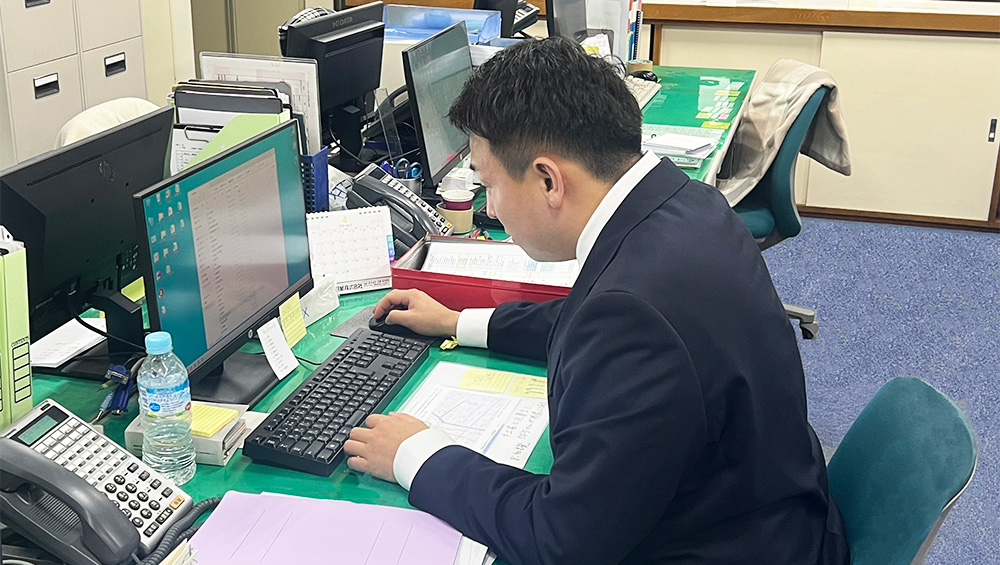 社員